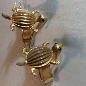 Pair of golden turtle barrets